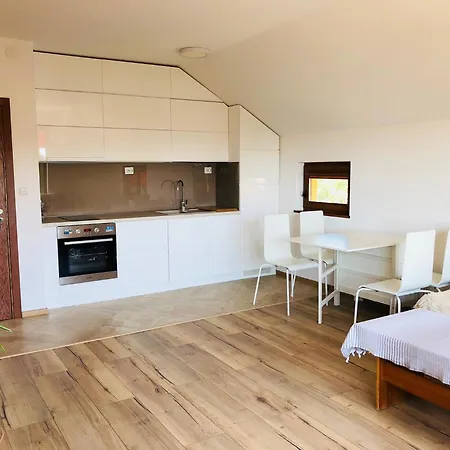 Apartman Adi *